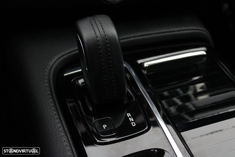 Volvo V90 2.0 T8 Momentum Plus AWD Geartronic - 19