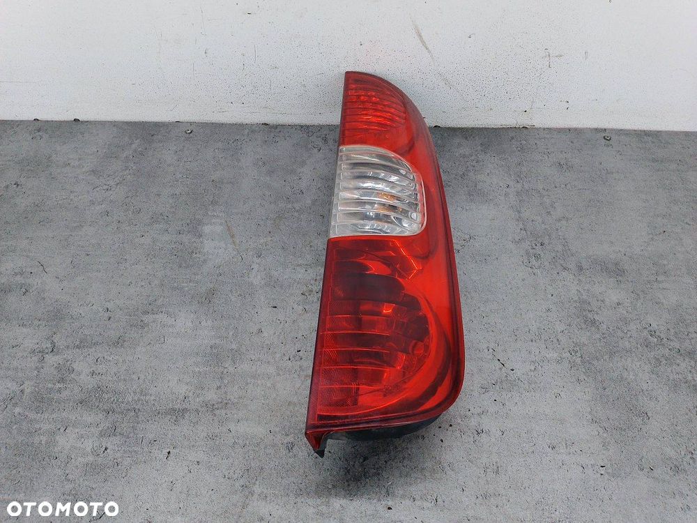 LAMPA TYLNA PRAWA FIAT DOBLO II 51755144 20110999 - 1
