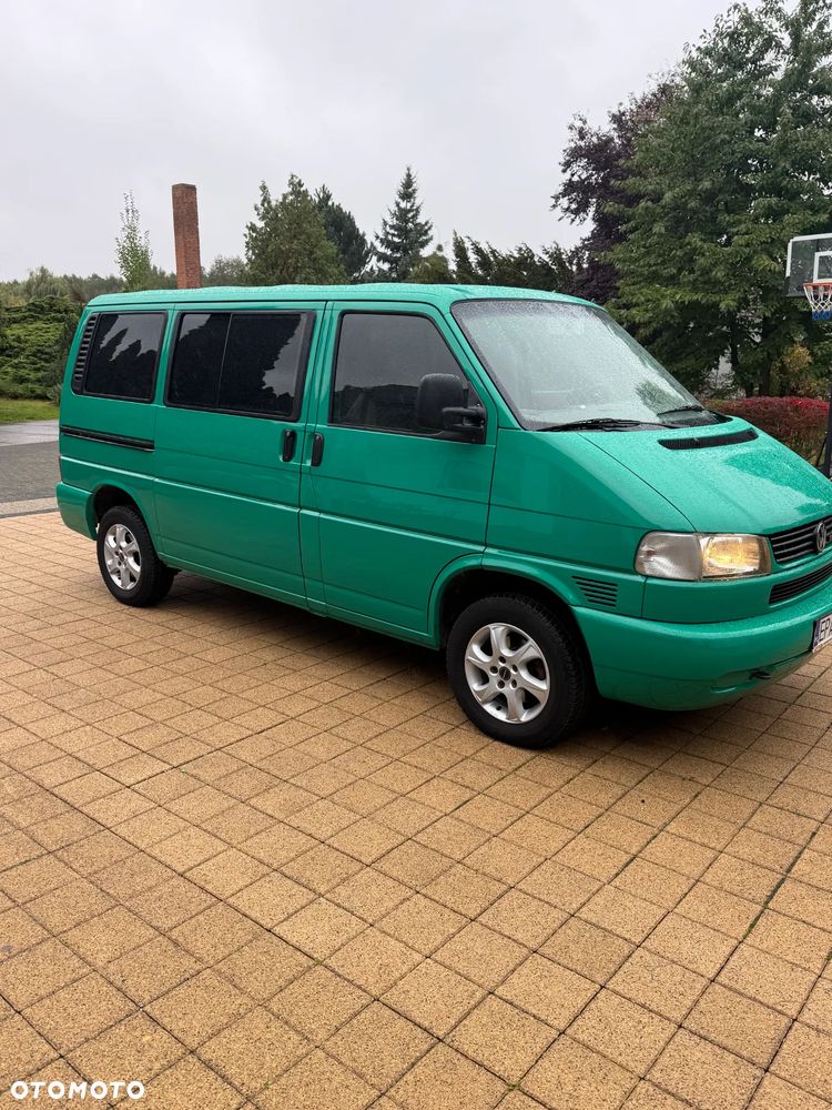 Volkswagen Caravelle - 11