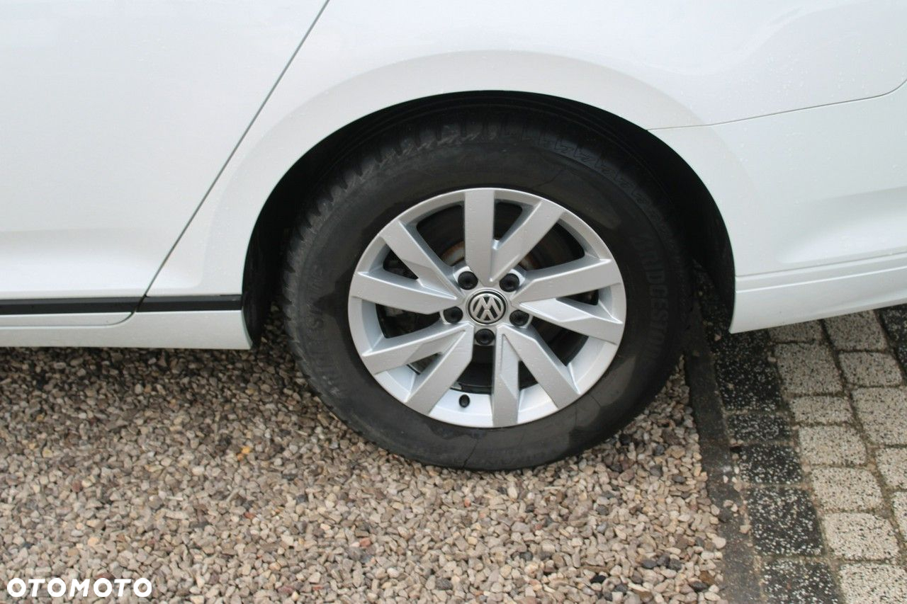 Volkswagen Passat - 13