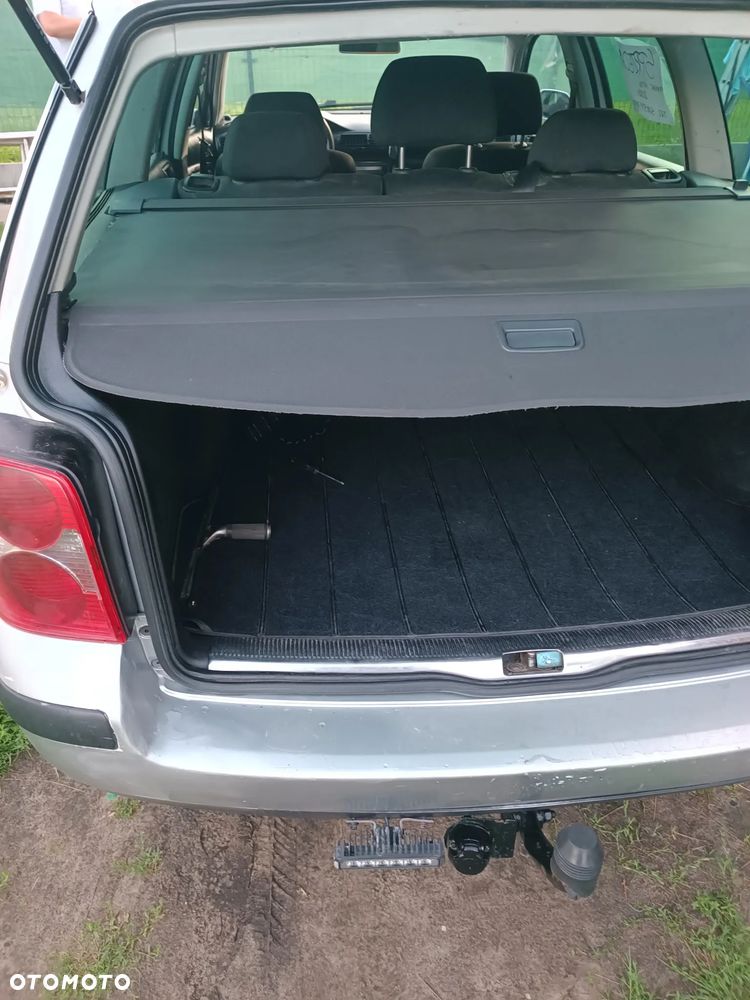 Volkswagen Passat 1.9 TDI Basis - 4