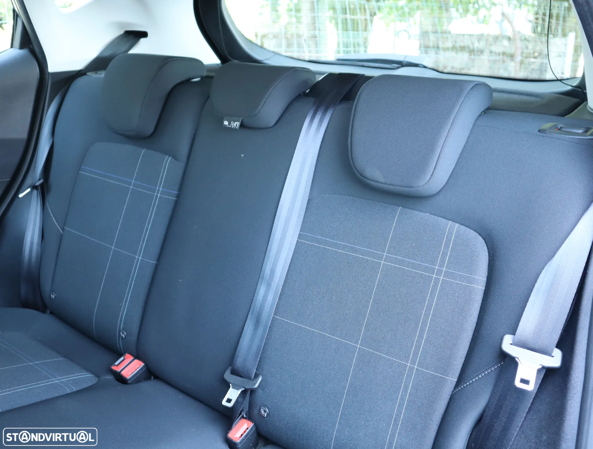 Ford Fiesta 1.5 TDCi Business - 24