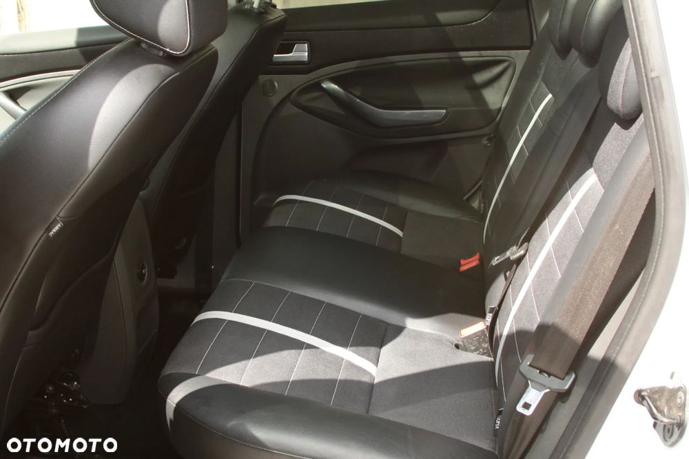 Ford Kuga 2.0 TDCi 2x4 Titanium - 16