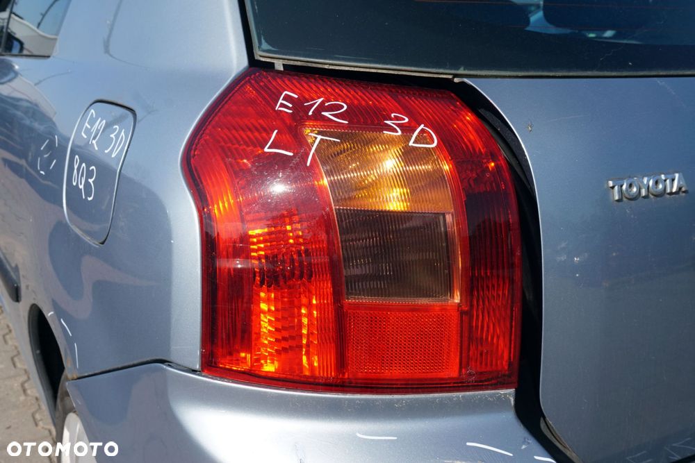 LAMPA TYLNA LEWA COROLLA E12 3D HB  TOYOTA 2001-2004 - 1