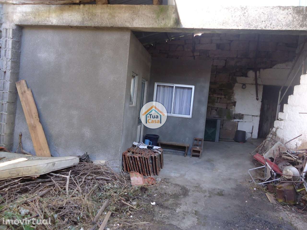 Moradia T2 para Remodelação com Áreas Brutais em Magarelos, Viseu - Grande imagem: 2/18