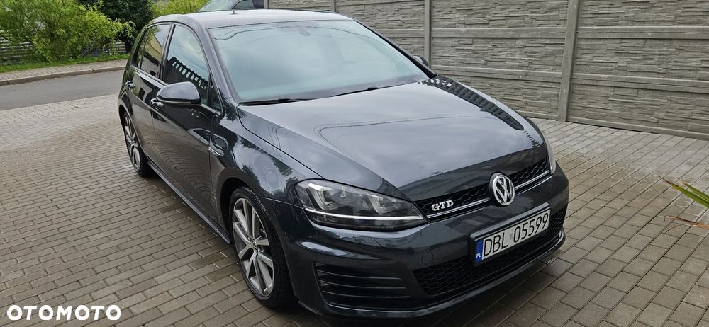 Volkswagen Golf - 6