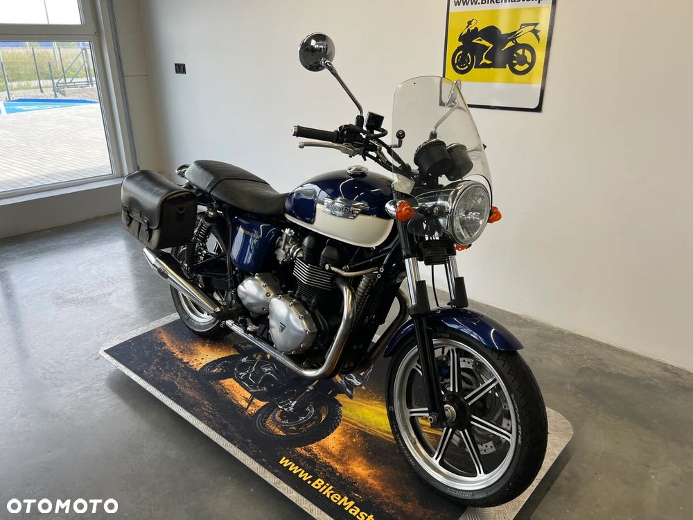 Triumph Bonneville - 4