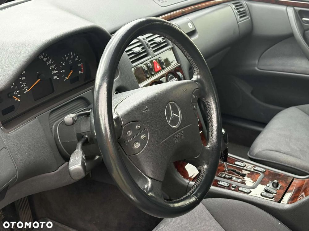 Mercedes-Benz Klasa E - 14