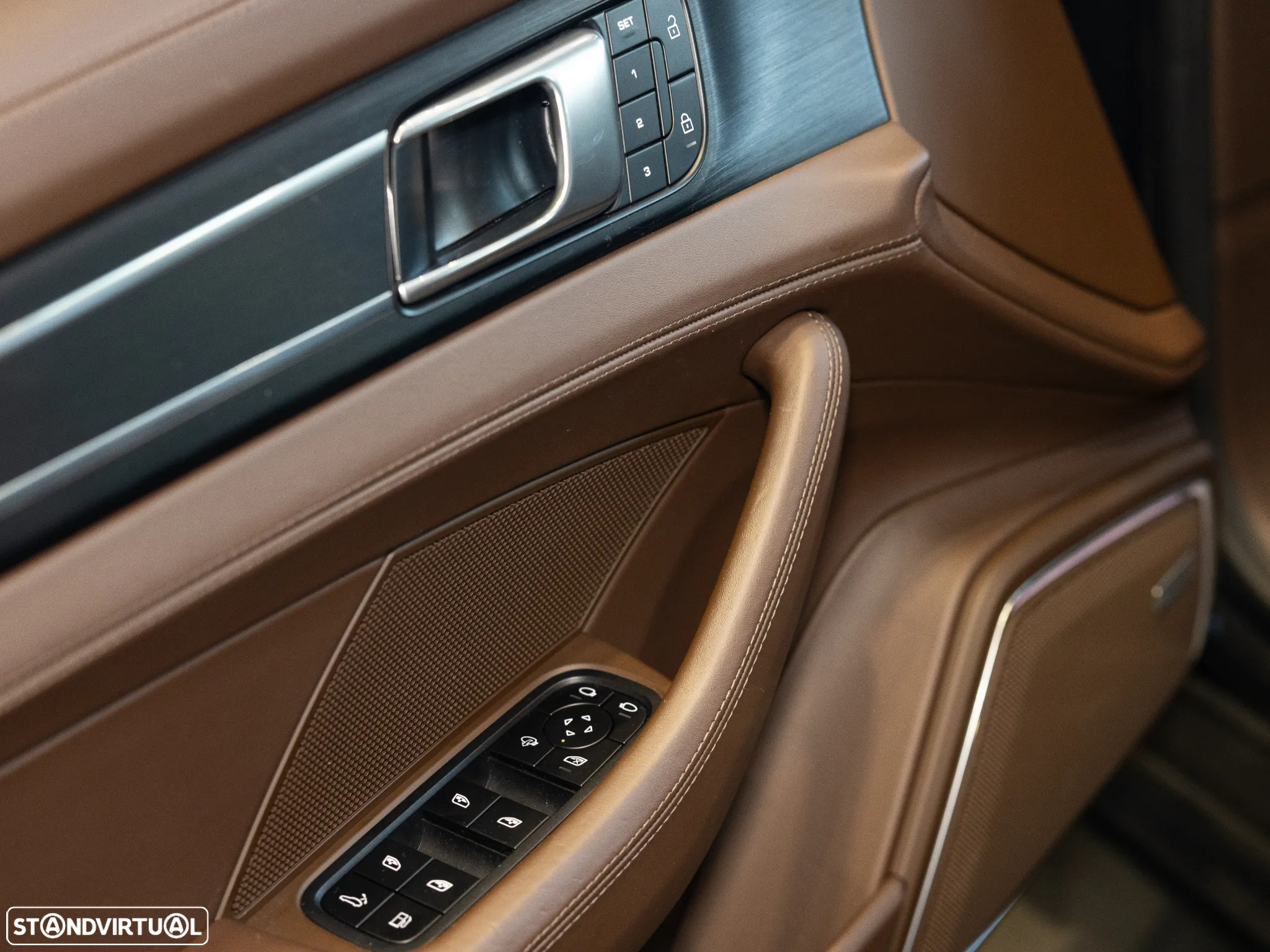 Porsche Panamera 4 E-Hybrid Platinum Edition - 33