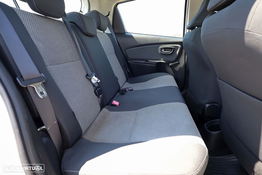 Toyota Yaris 1.5 HSD Active - 15