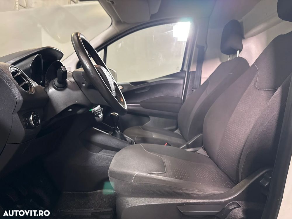 Ford Transit Courier - 18