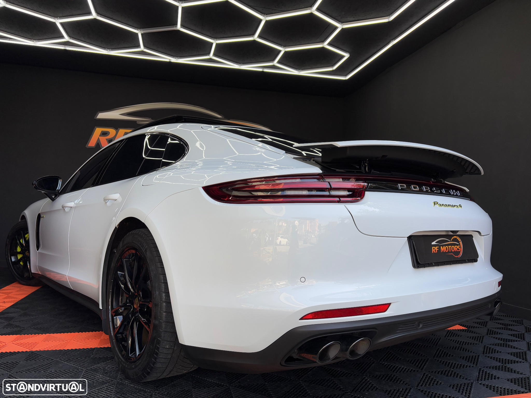Porsche Panamera 4 E-Hybrid - 30