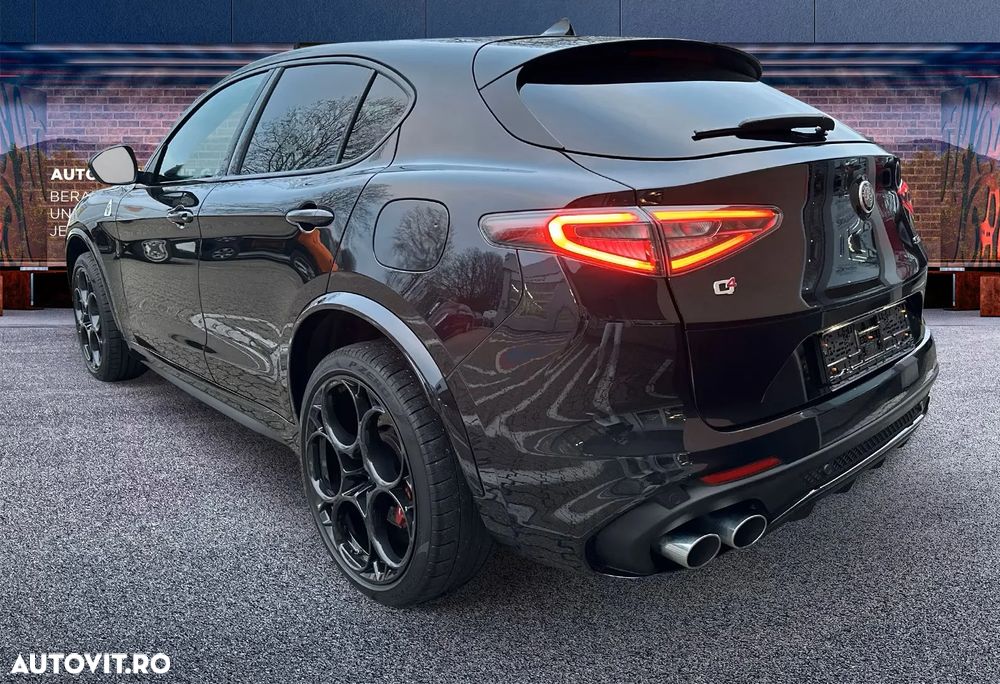 Alfa Romeo Stelvio V6 2.9 Bi-Turbo AT8-Q4 Quadrifoglio - 4