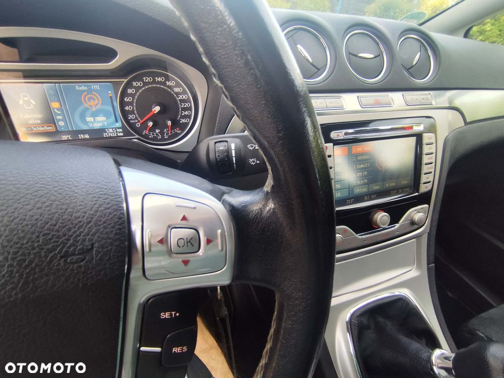 Ford S-Max - 17