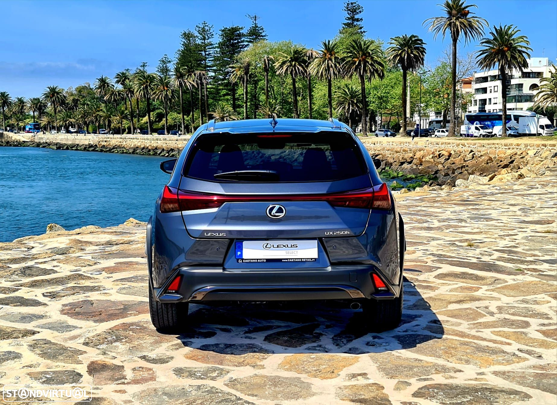 Lexus UX 250h Sport - 4