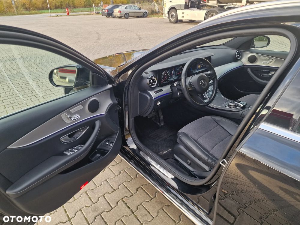 Mercedes-Benz Klasa E 220 d 4Matic 9G-TRONIC AMG Line - 8