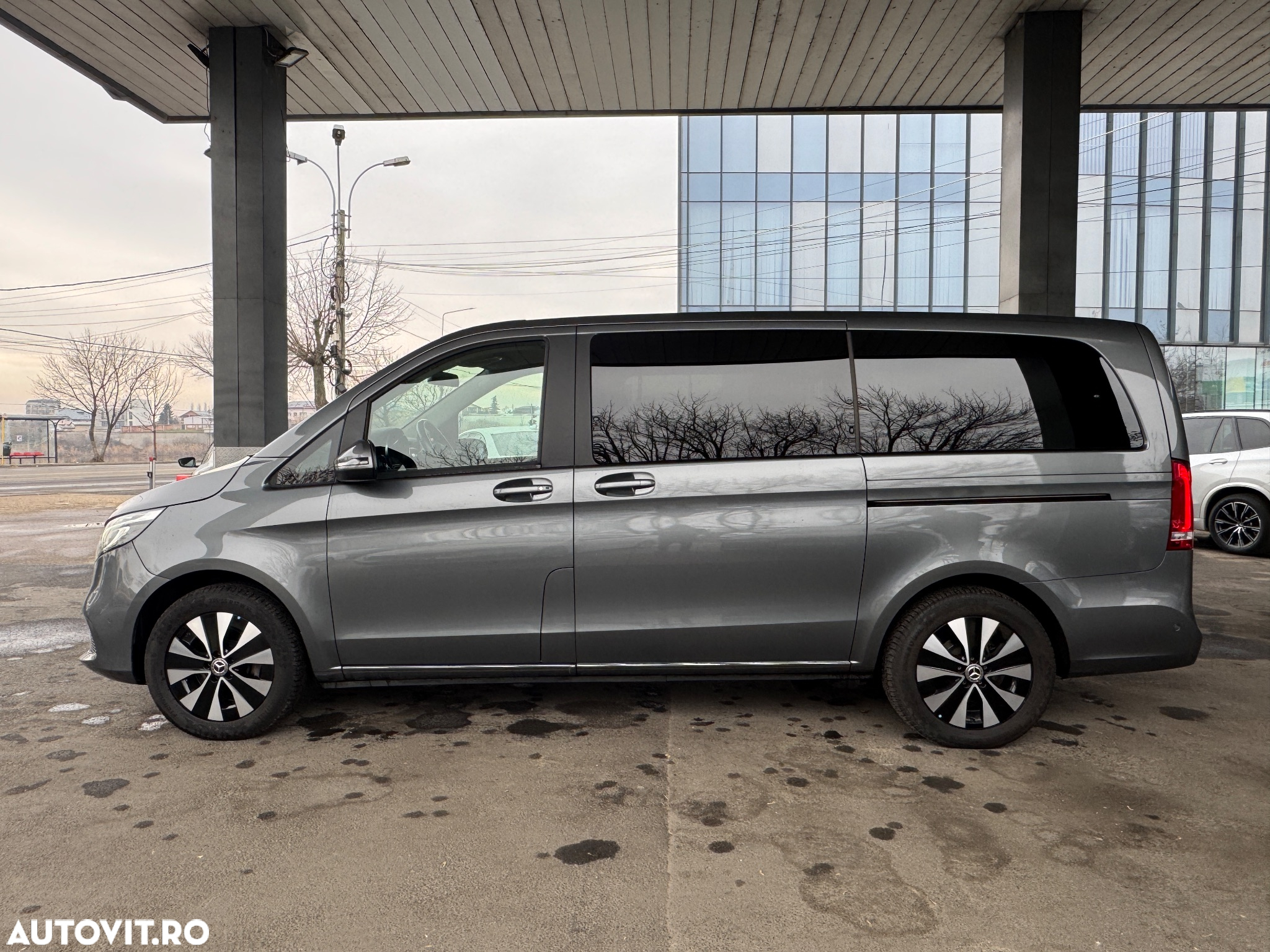 Mercedes-Benz V 300 d lang 4Matic 9G-TRONIC Avantgarde Edition 2020 - 13