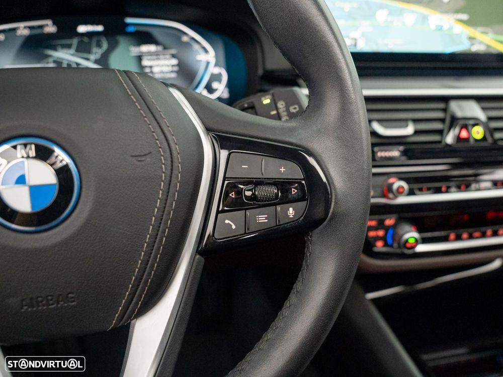 BMW 530 e - 24