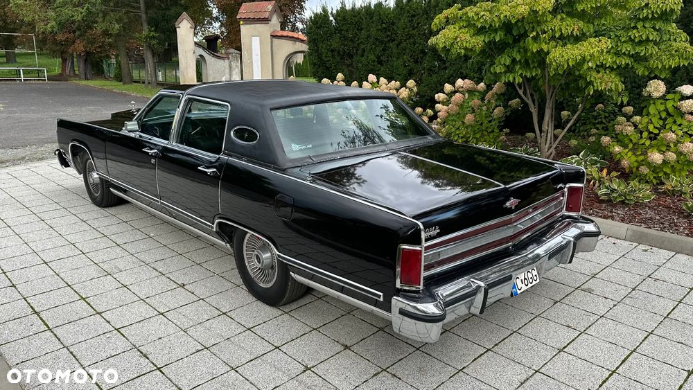 Lincoln Town Car - 6