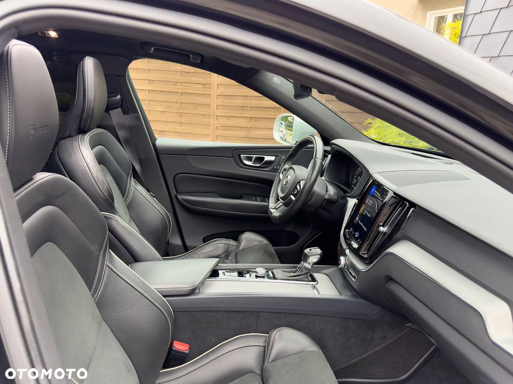 Volvo XC 60 D4 AWD R-Design - 16
