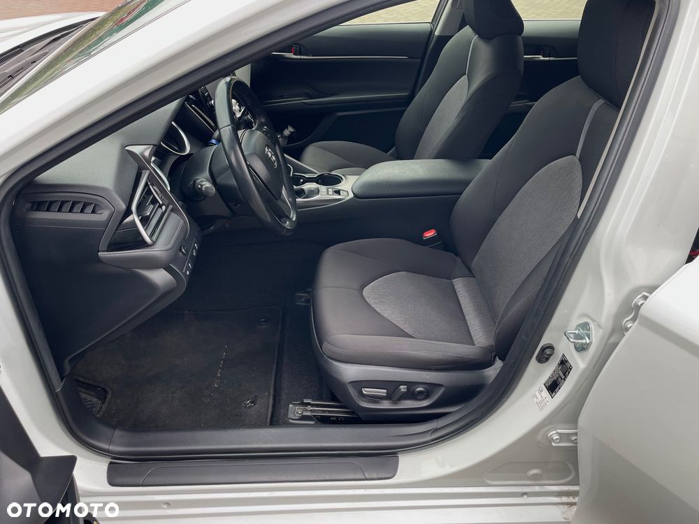 Toyota Camry 2.5 Hybrid Comfort CVT - 14