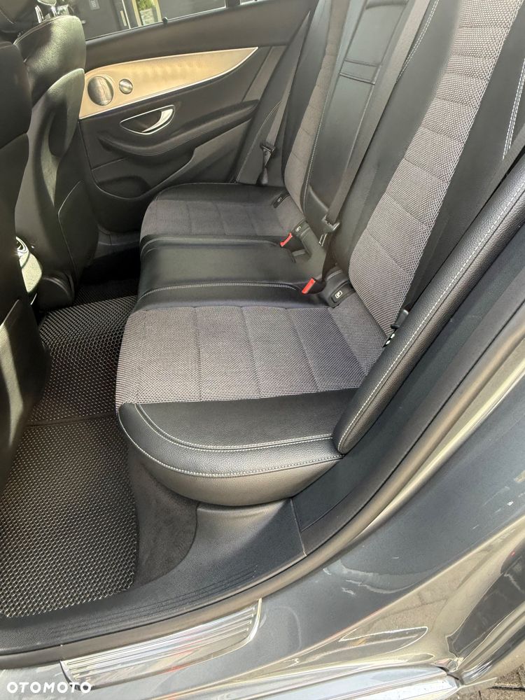 Mercedes-Benz Klasa E 220 d 4-Matic 9G-TRONIC - 14