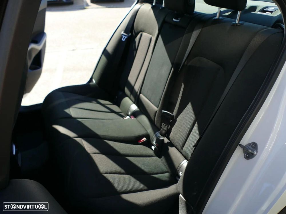BMW 330 e iPerformance Advantage - 31