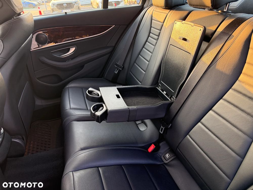 Mercedes-Benz Klasa E 220 d 4-Matic 9G-TRONIC - 18