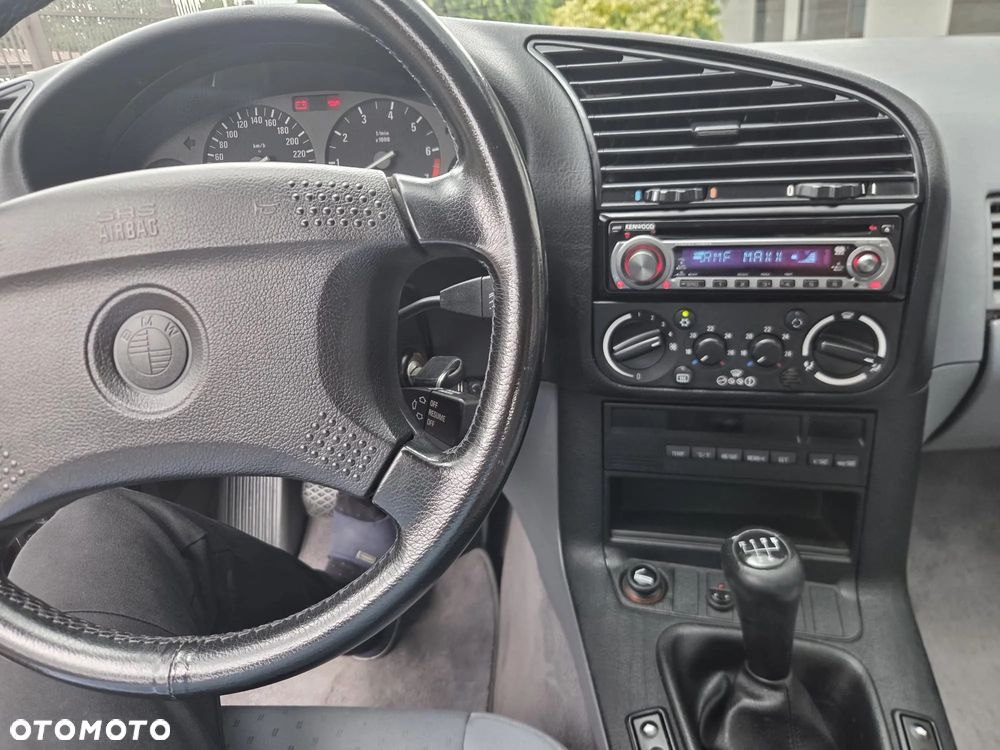 BMW Seria 3 320i - 12