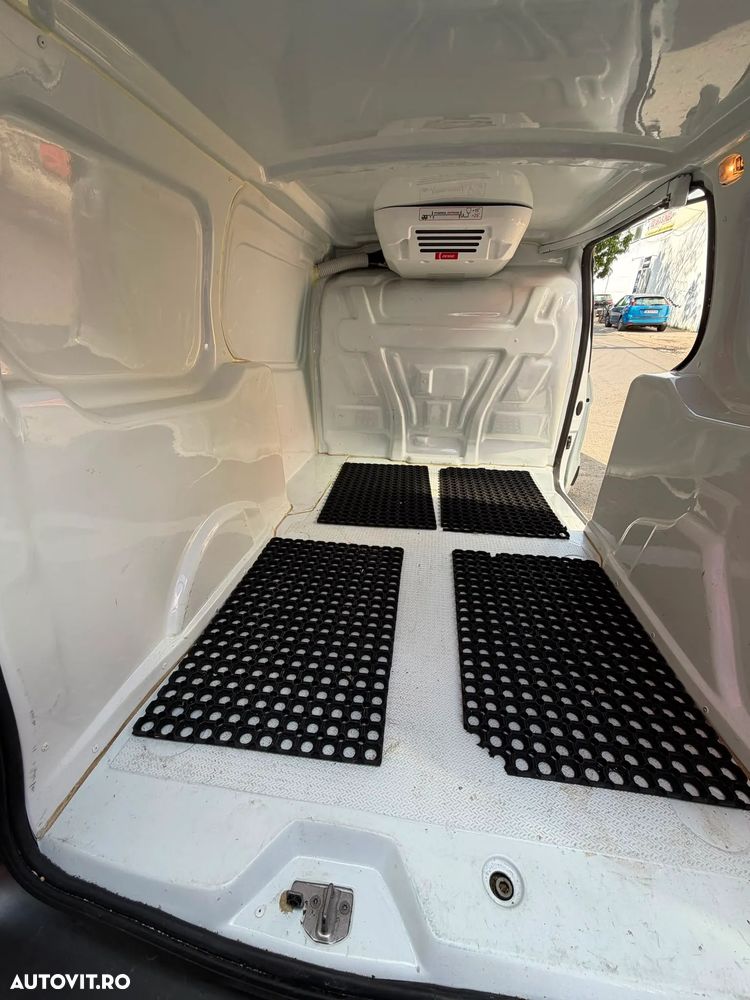 Ford TRANSIT CONNECT - 10