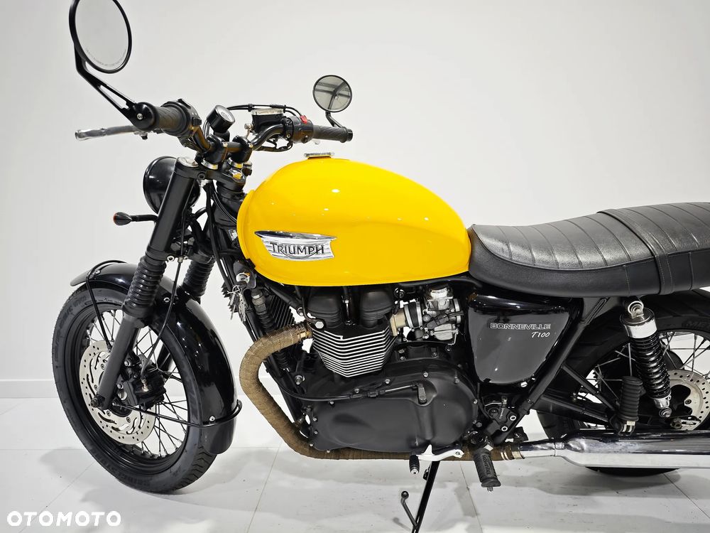 Triumph Bonneville - 13