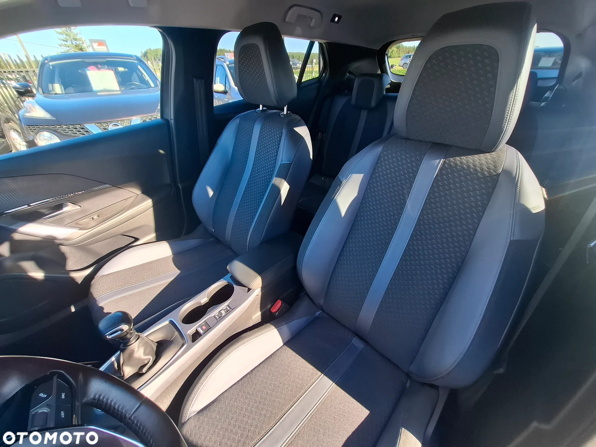 Peugeot 2008 PureTech 130 Allure - 13