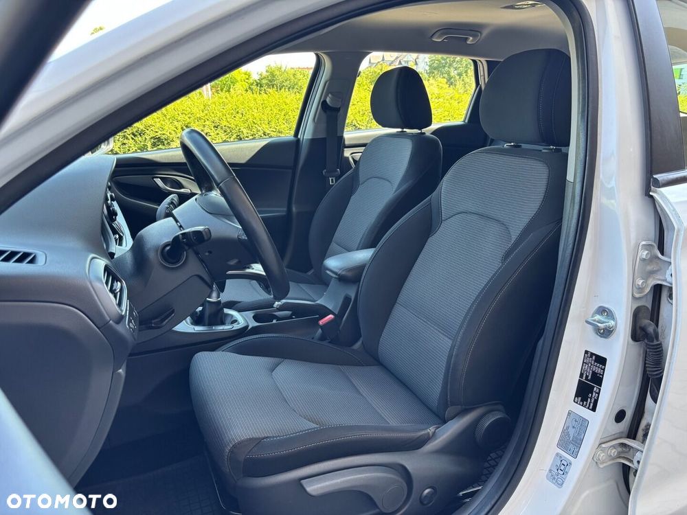 Hyundai i30 1.6 D Classic + - 17