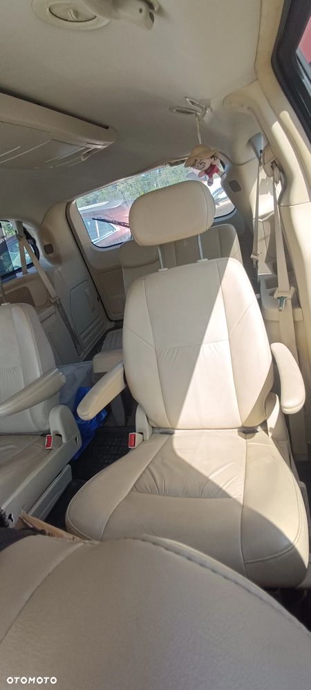 Chrysler Town & Country - 3