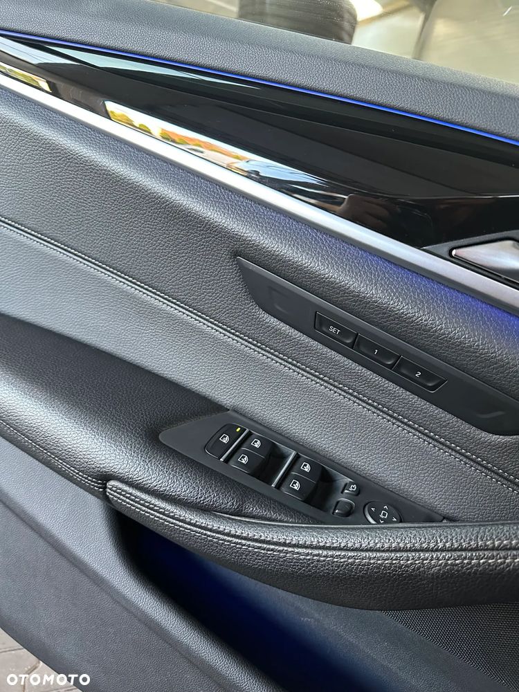 BMW Seria 5 520d M Sport - 29