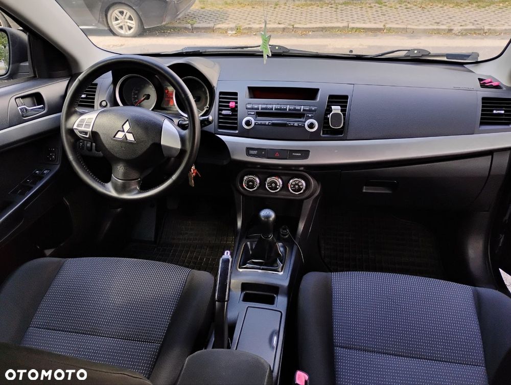 Mitsubishi Lancer 1.5 Invite - 4