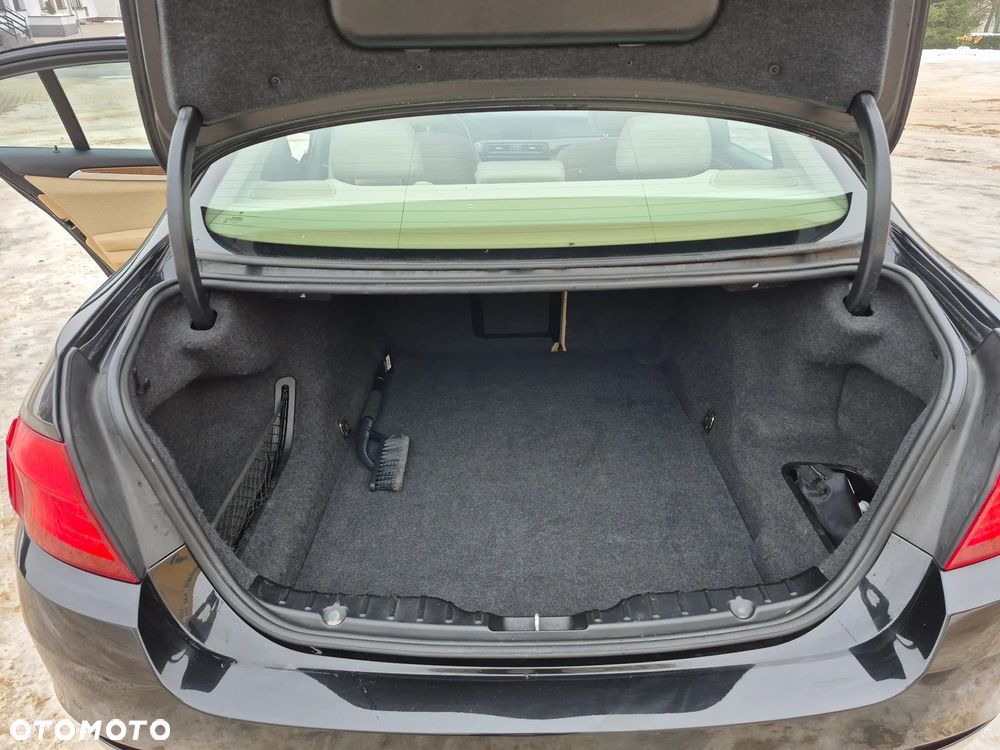 BMW Seria 5 520d Sport-Aut - 29