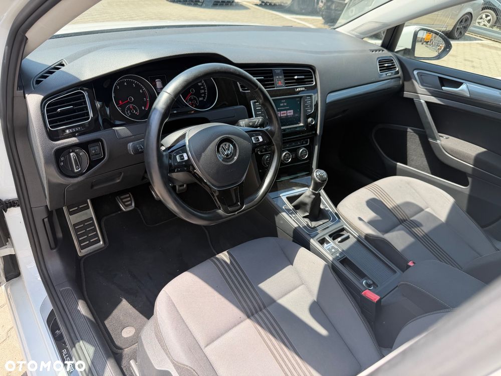 Volkswagen Golf - 14