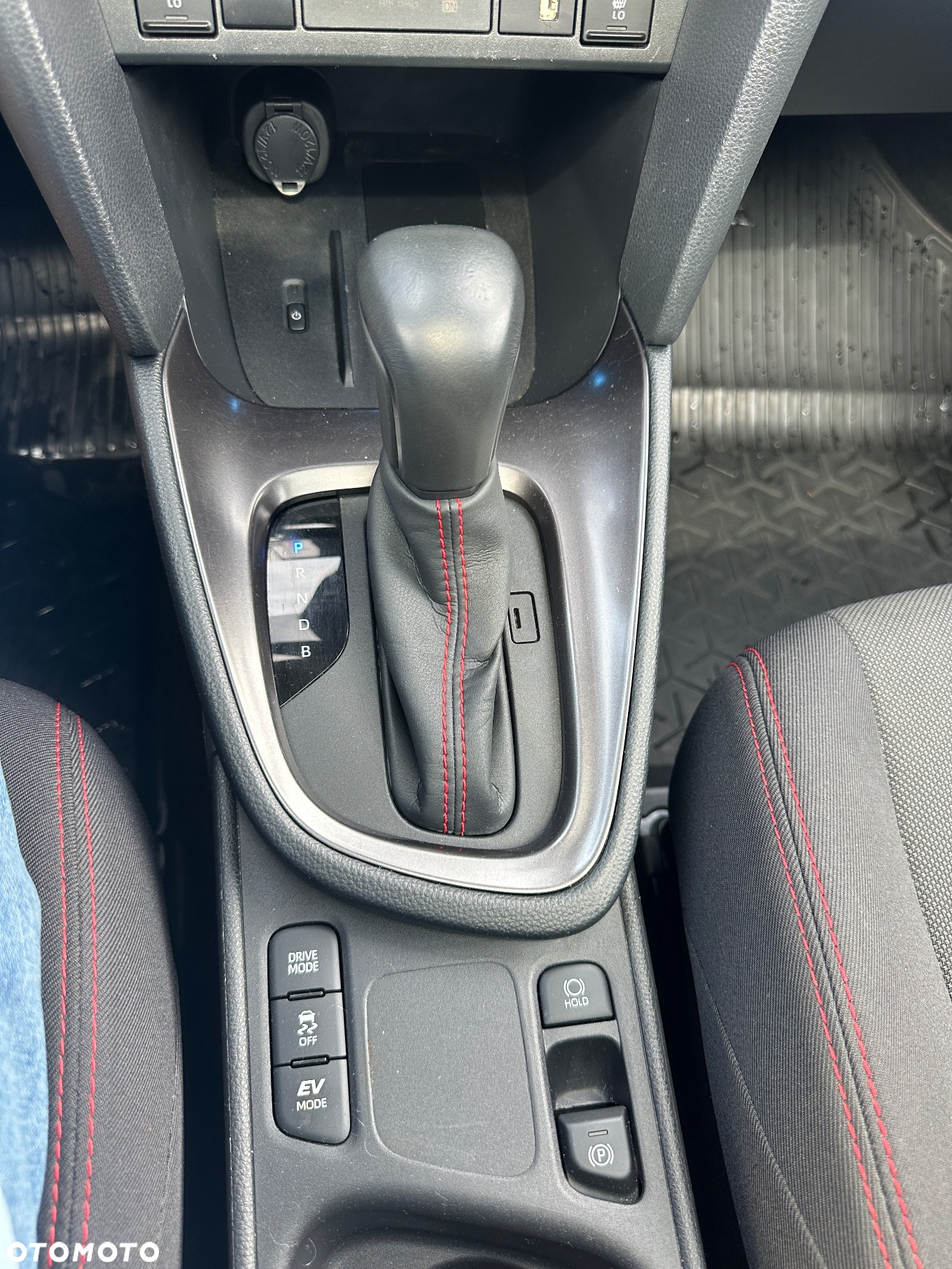 Toyota Yaris Cross Hybrid 130 1.5 VVT-i GR Sport - 24