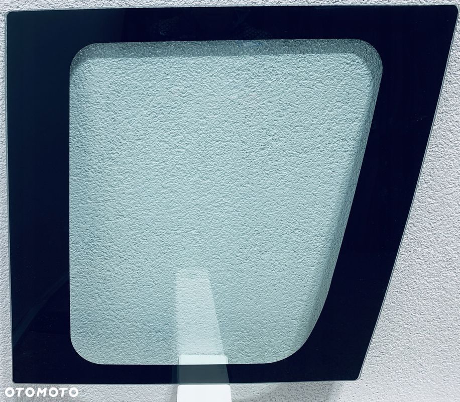 Szyba karoseryjna prawa stała TOYOTA YARIS VERSO 1999-