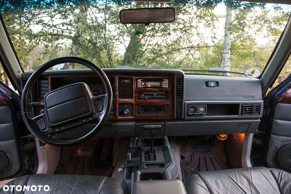 Jeep Cherokee - 4