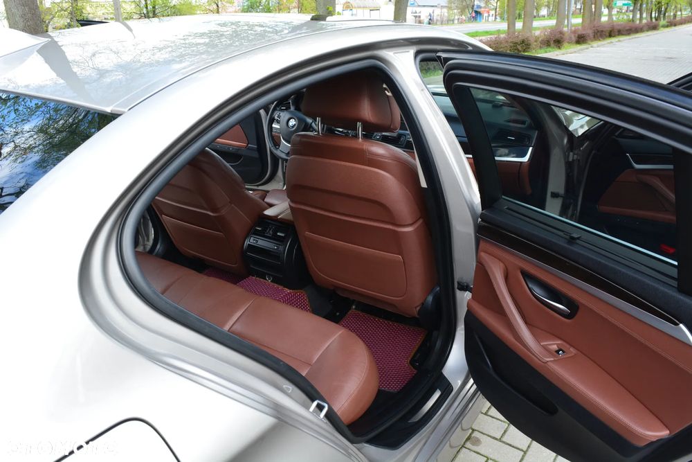 BMW Seria 5 528i xDrive Luxury Line - 29