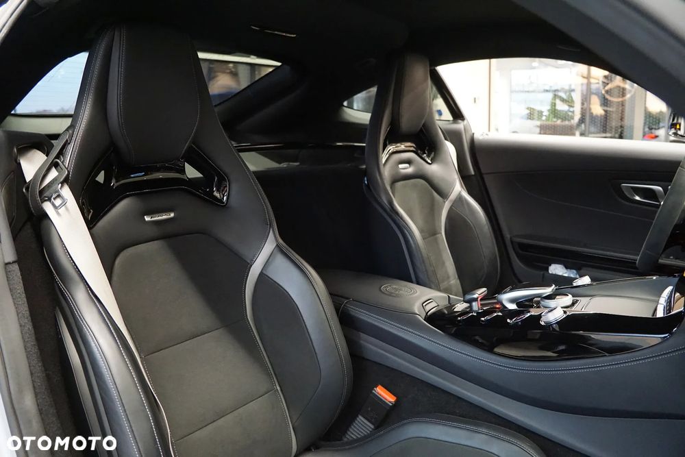 Mercedes-Benz AMG GT R - 32