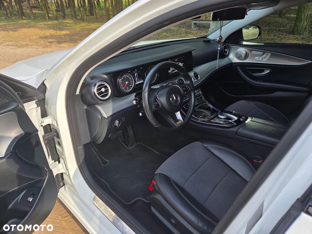 Mercedes-Benz Klasa E 220 d 9G-TRONIC - 13
