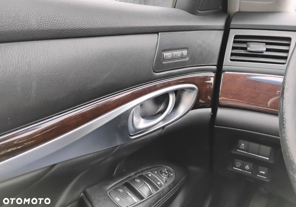 Infiniti Q70 - 12