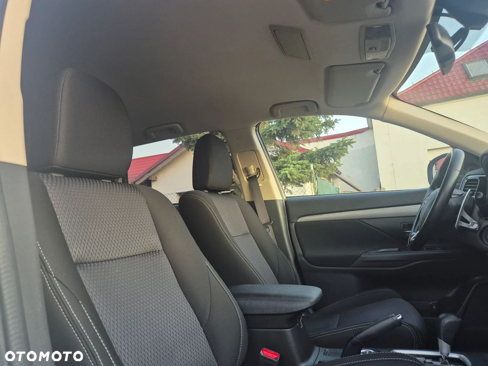 Mitsubishi Outlander 2.2 DI-D 4WD Automatik Diamant Edition - 11