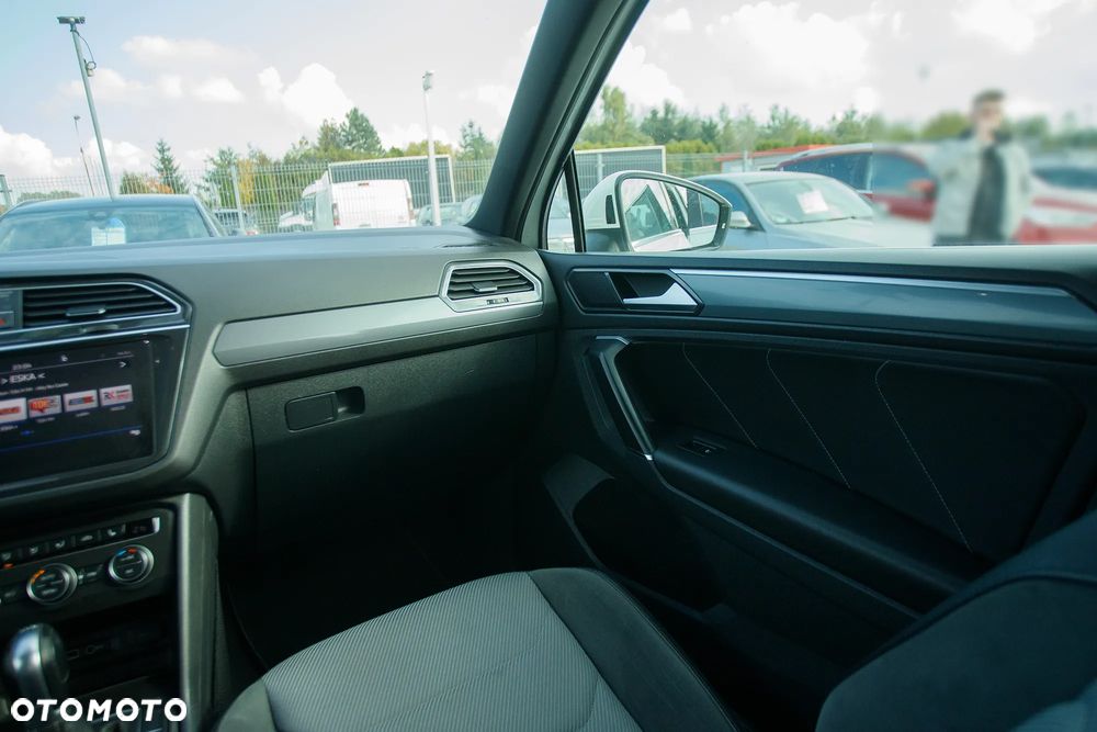 Volkswagen Tiguan 2.0 TDI SCR 4MotION DSG R-Line - 27