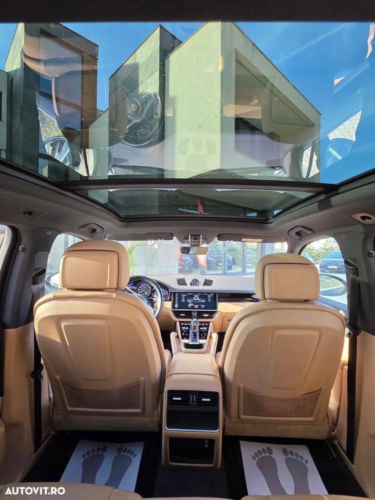 Porsche Cayenne - 29