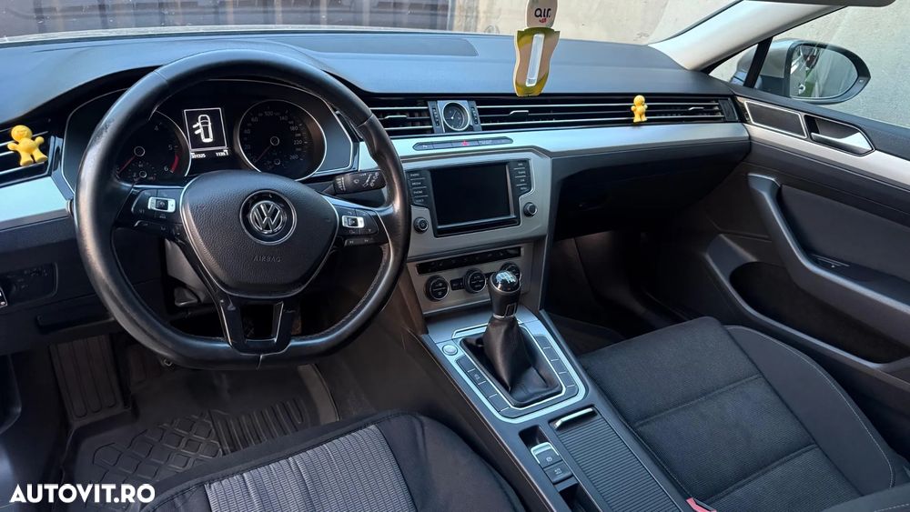 Volkswagen Passat - 14