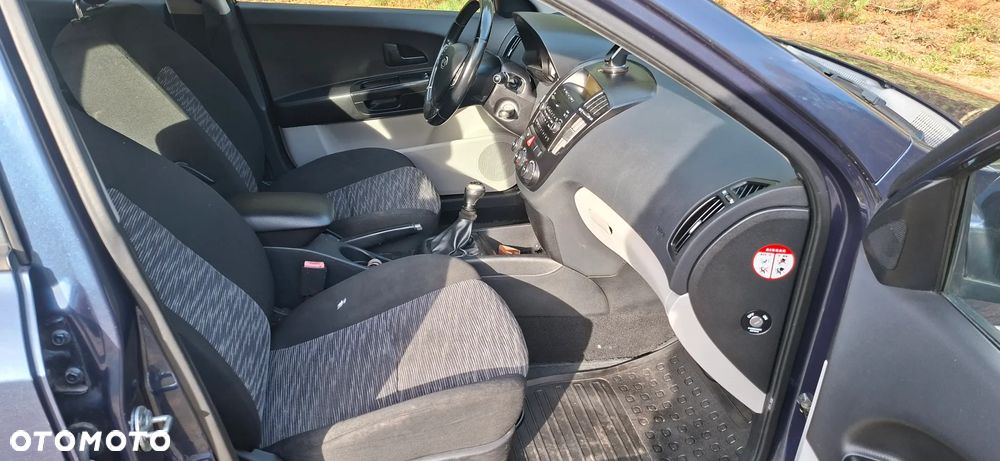 Kia Ceed 1.6 L - 9